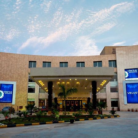 Velvet Clarks Exotica Zirakpur Exterior foto