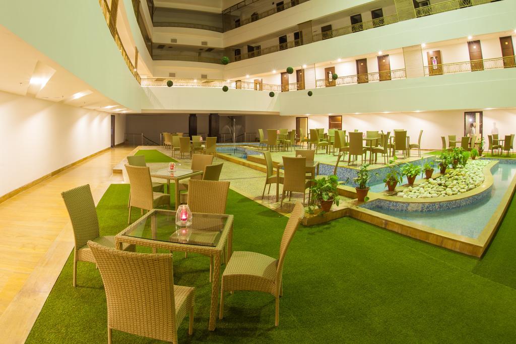 Velvet Clarks Exotica Zirakpur Exterior foto