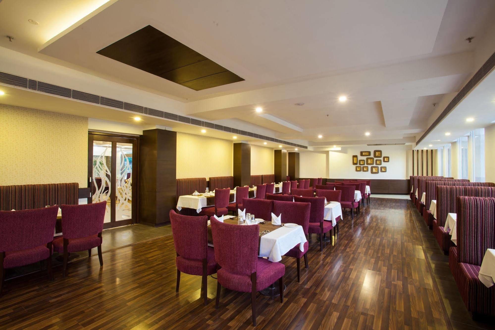 Velvet Clarks Exotica Zirakpur Exterior foto